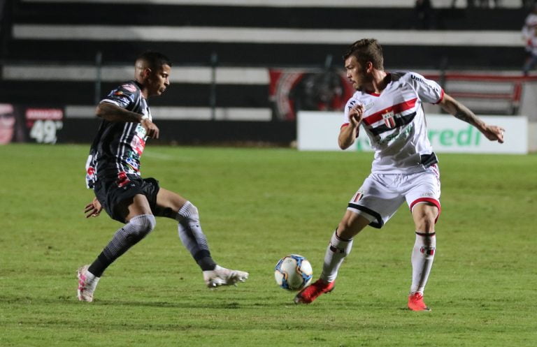 Júlio César comemora estreia com gol e cita experiência deste ano contra Criciúma-SC