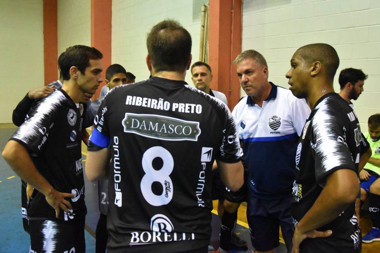 Comercial Futsal Ribeirão disputa confronto direto pela liderança na Copa Ribeirão