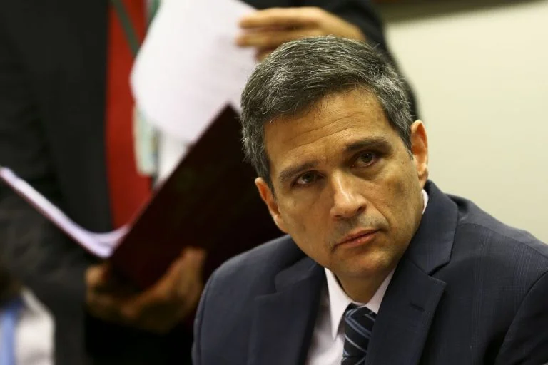 Campos Neto: não se pode trocar inflação sob controle por crescimento