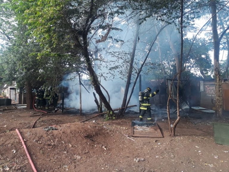 Seis barracos pegam fogo na favela do Brejo