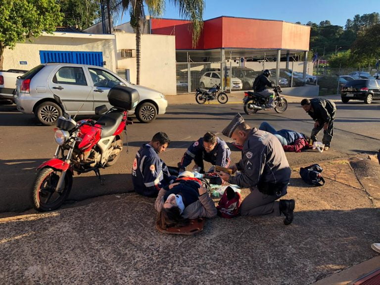 Mulher é atropelada ao tentar atravessar rua do bairro Santa Cruz