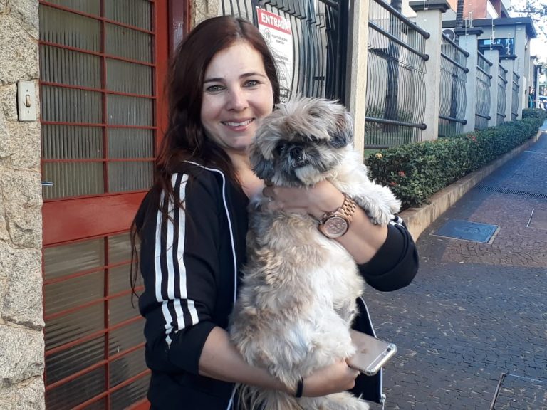 Cachorra perdida é devolvida a dona após matéria no Grupo Thathi