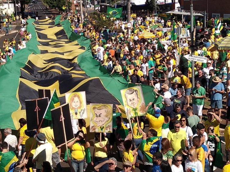 Manifestação leva mais de 10 mil pessoas às ruas de Ribeirão Preto