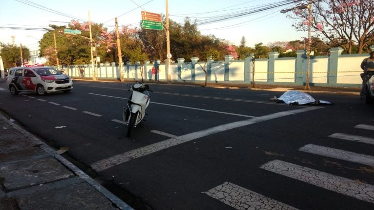 Motociclista morre em acidente na frente do cemitério da Saudade
