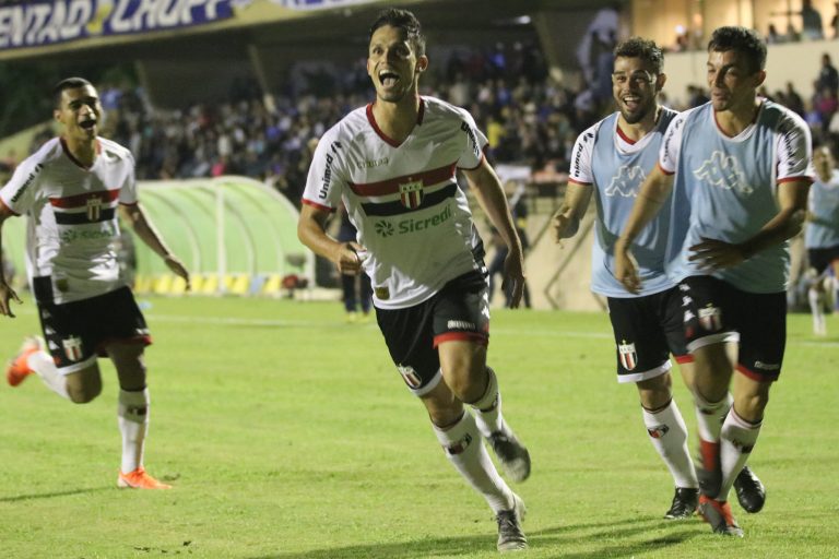 Henan vê disputa pela titularidade em aberto durante pausa da Série B do Brasileiro