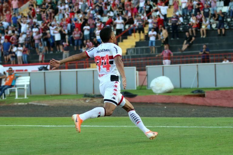 Murilo comemora gol de falta pelo Botafogo e projeta duelo contra Ponte Preta