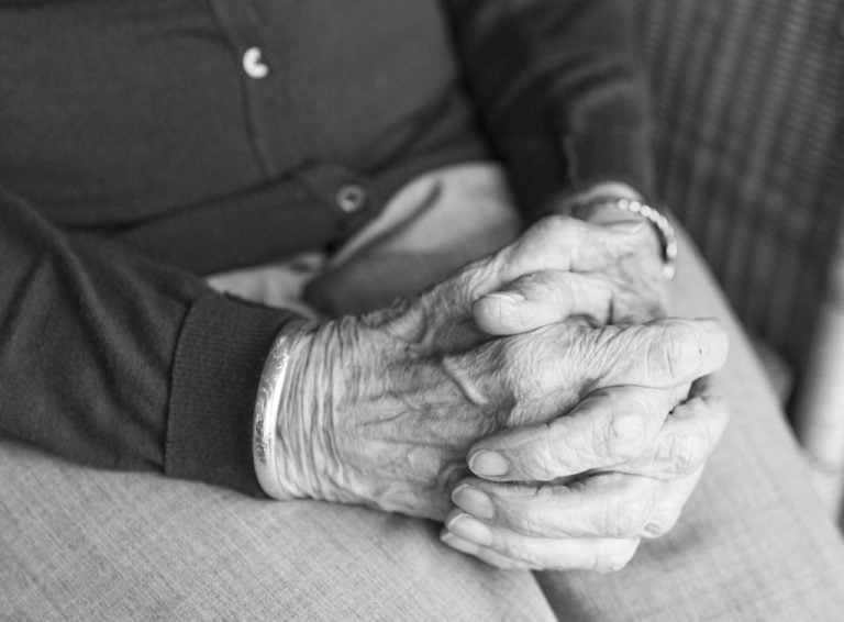 Idosa de 68 anos é assaltada no bairro Vila Tibério