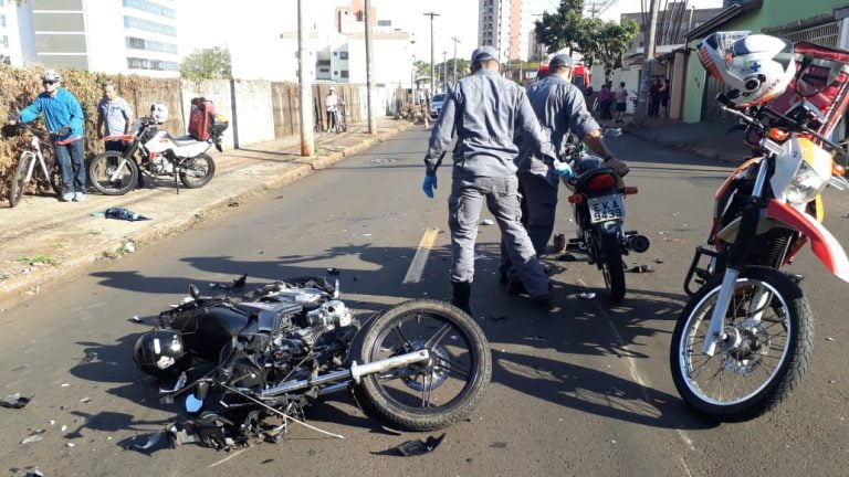 Acidente na Arnaldo Victaliano deixa dois motociclistas em estado grave