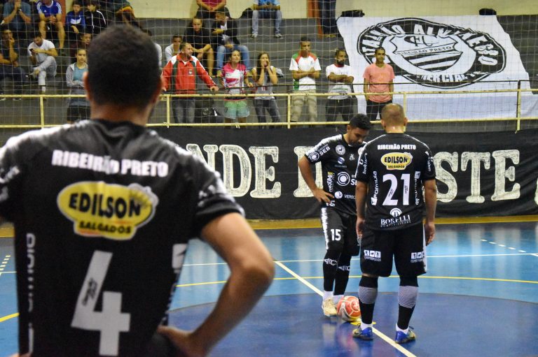 Comercial Futsal decide o título da Copa Ribeirão