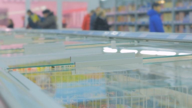 Criminosos furtam 20 freezers de lojas de congelados que seriam inauguradas em Ribeirão