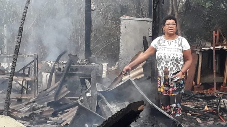 Incêndio atinge moradias de comunidade da zona Norte de Ribeirão