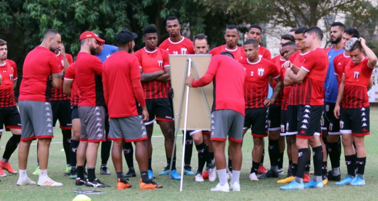 Botafogo busca primeira vitória contra o Cuiabá para ficar próximo dos líderes da Série B