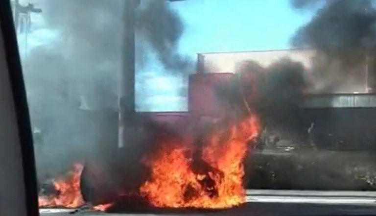 Carro pega fogo na avenida Castelo Branco; veja vídeo