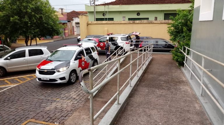 Homem é preso por roubo em uma loja da Jerônimo Gonçalves