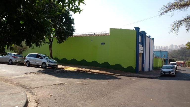 Criança de dois anos sai da creche e vai sozinha até casa da família em Ribeirão