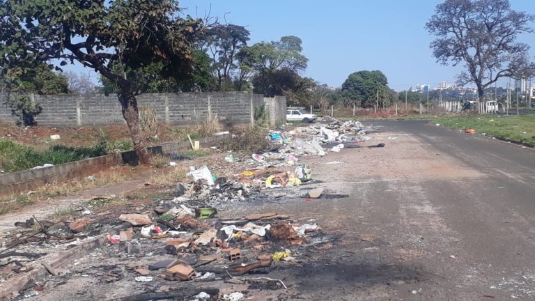 Vereadores votam a instalação de câmeras em locais com descarte irregular de lixo em Ribeirão Preto