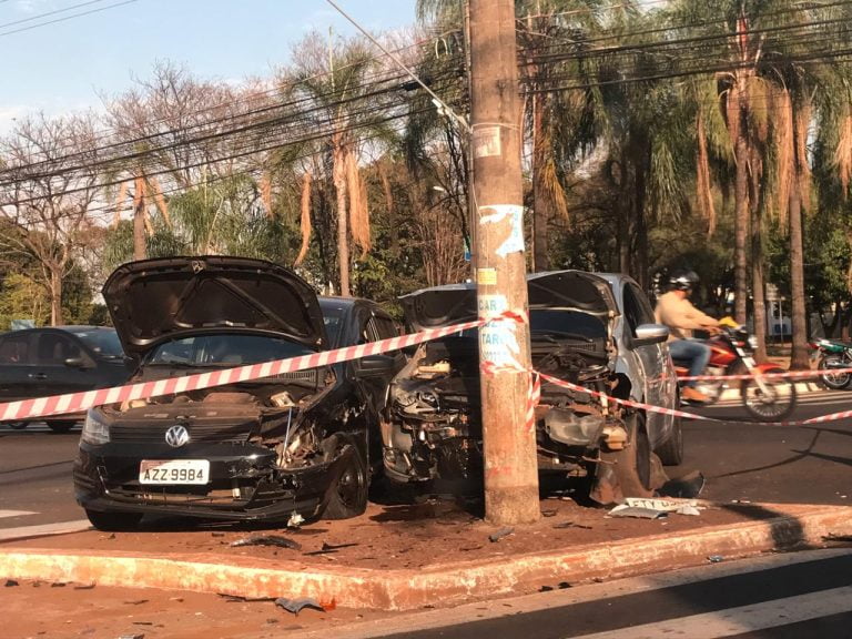 Acidente com 3 veículos deixa ferido em estado grave na zona Sul