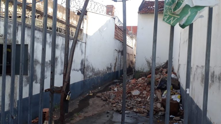 Trânsito na Saudade é liberado, mas casarão que pegou fogo há 10 dias segue interditado