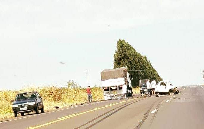 Homem morre ao bater de frente com caminhão na Altino Arantes