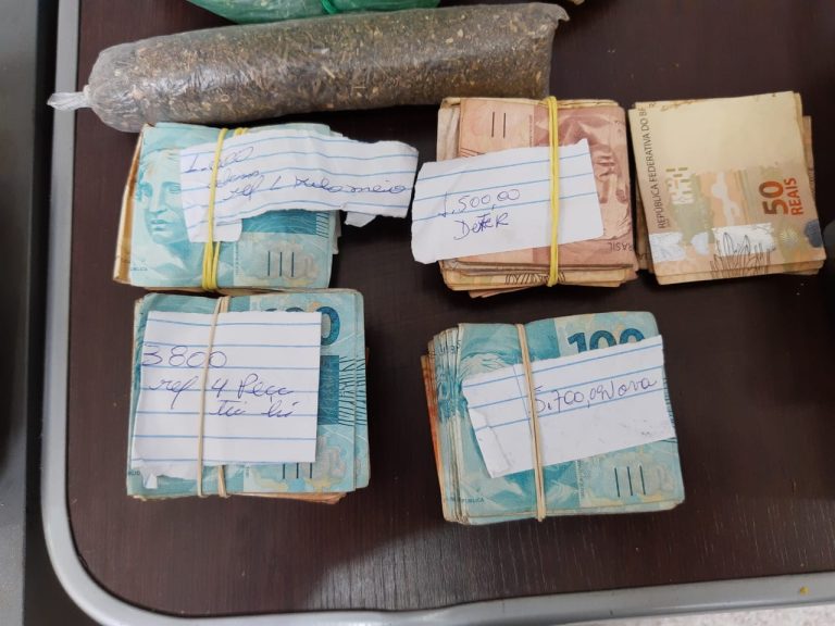 Polícia Civil encontra R$ 15 mil em casa usada pelo tráfico; quatro pessoas são presas na ação