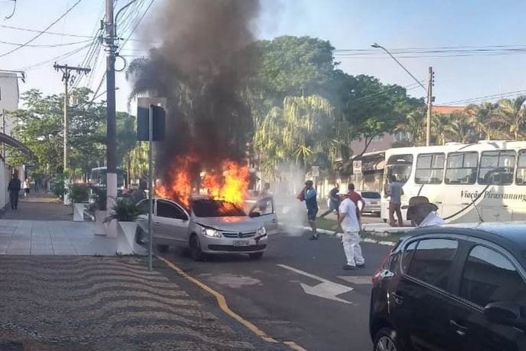 Vídeo | Morre mulher incendiada pelo ex-namorado no centro de Pirassununga
