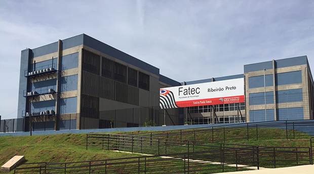 Professores e servidores de 116 escolas técnicas entram em greve em SP