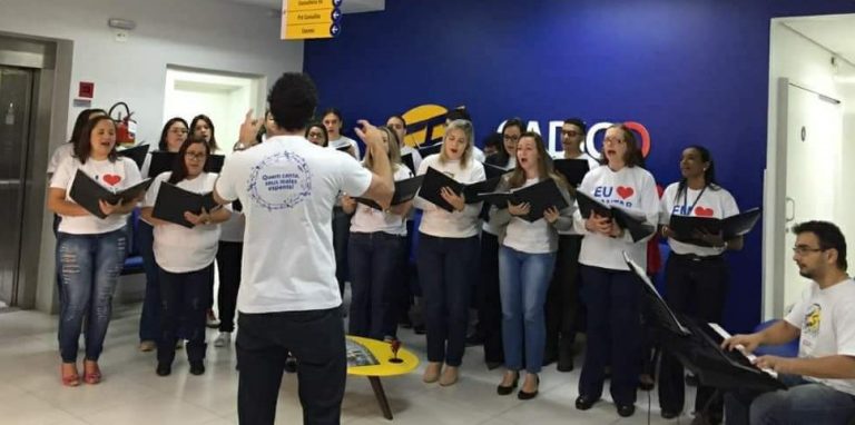 Idosos da Casa do Vovô recebem coral de Natal neste domingo (15)