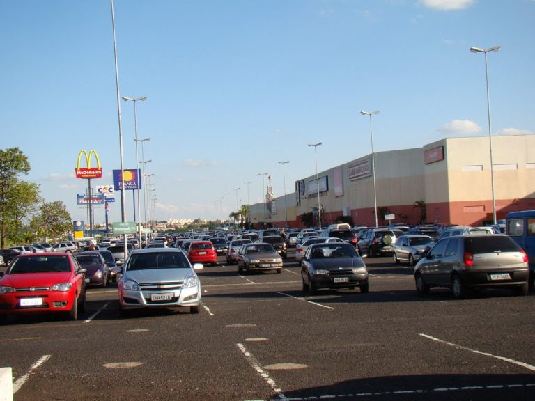 Vídeo | Motoristas disputam vaga de estacionamento no tapa em Franca