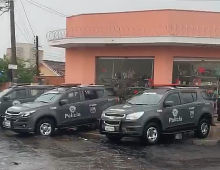 Policial reage e mata assaltante durante roubo