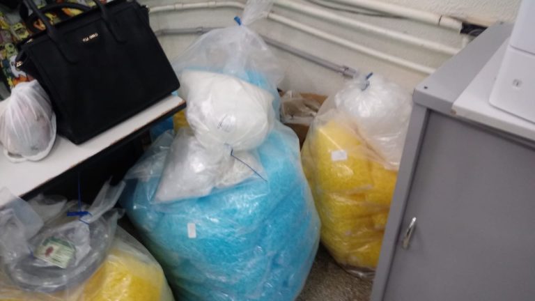 Casal é preso em “laboratório” de drogas na zona Leste de Ribeirão