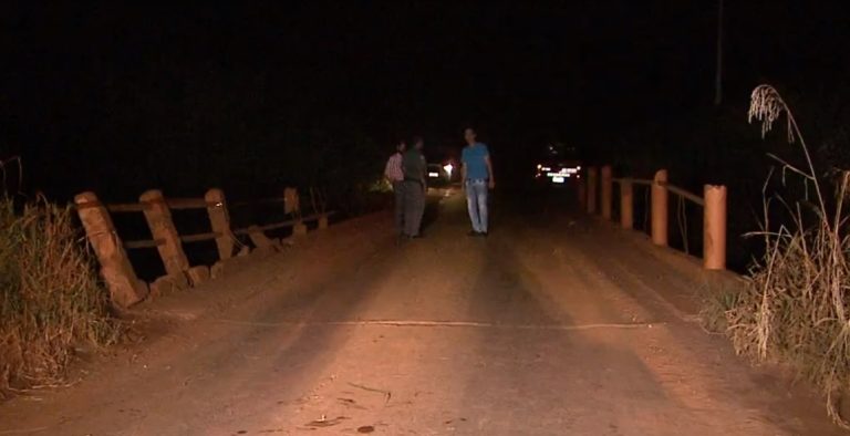 Ônibus cai em ponte e deixa dois mortos e cinco feridos em Cajuru