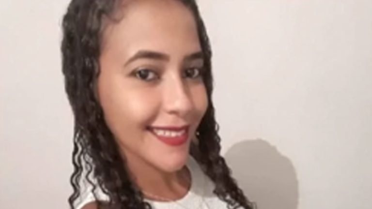 Ex-marido mata mulher com 14 facadas em cidade da região