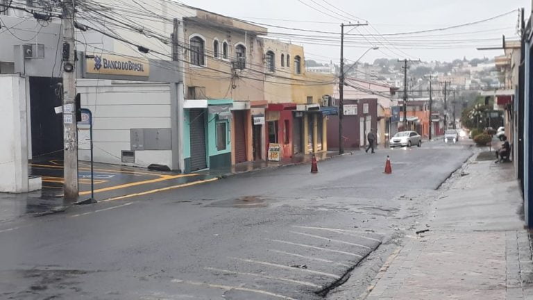 Criminosos deixam dinamite em caixa eletrônico na Vila Virgínia