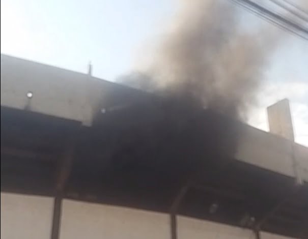Incêndio | Vídeo registra fumaça em bar no estádio do Comercial