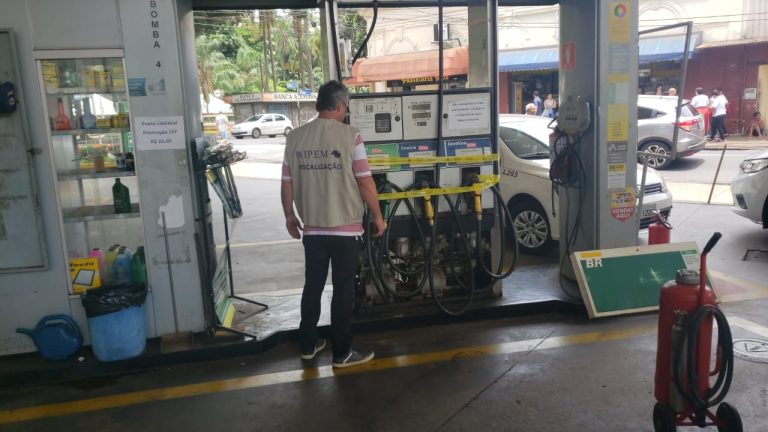 Ipem lacra bomba em posto de combustível ao lado da Catedral