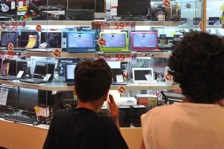 CNC: intenção de consumo das famílias tem melhor janeiro desde 2015