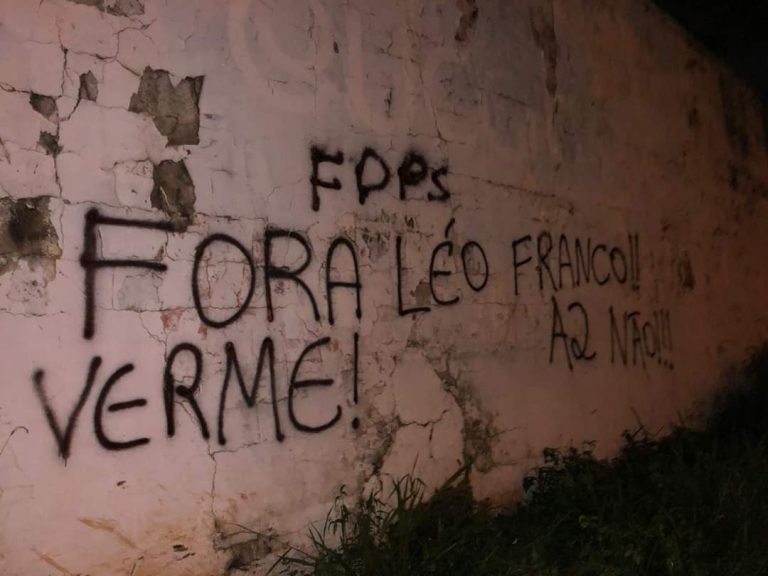 Muros do Santa Cruz são pichados e torcidas programam reunião para definir protestos