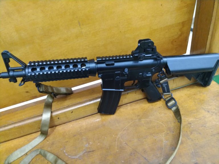 Polícia encontra simulacro de fuzil e carros furtados em imóvel no Jardim Jandaia