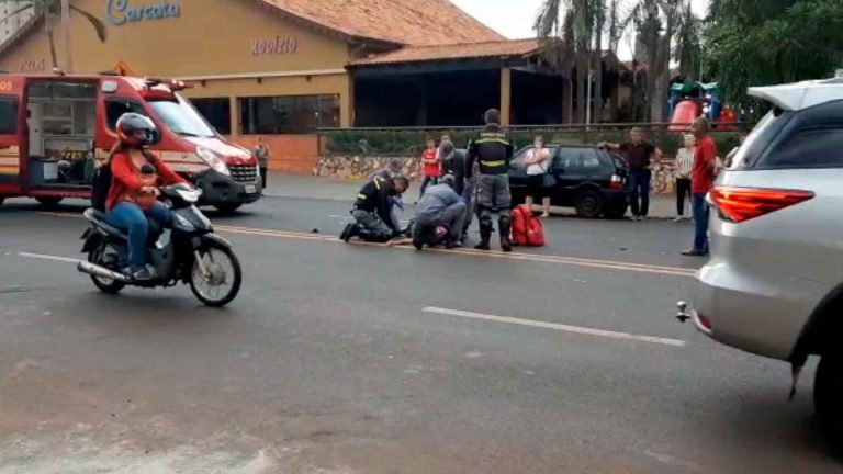 Acidente entre carro e moto deixa mãe e filho feridos na Portugal
