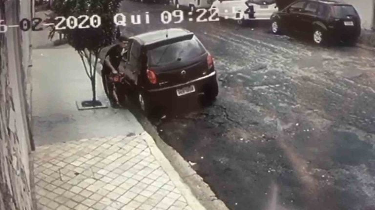 Em menos de quatro horas, homem furta carro e bateria, faz família refém e acaba preso em Riberão