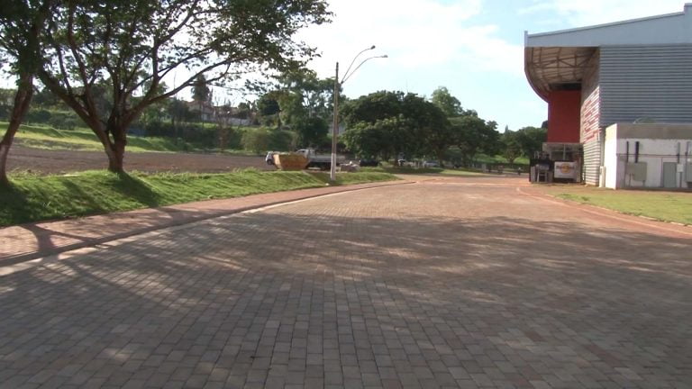 Após matéria do Portal Thathi, rua ocupada irregularmente pelo Botafogo SA é liberada ao tráfego