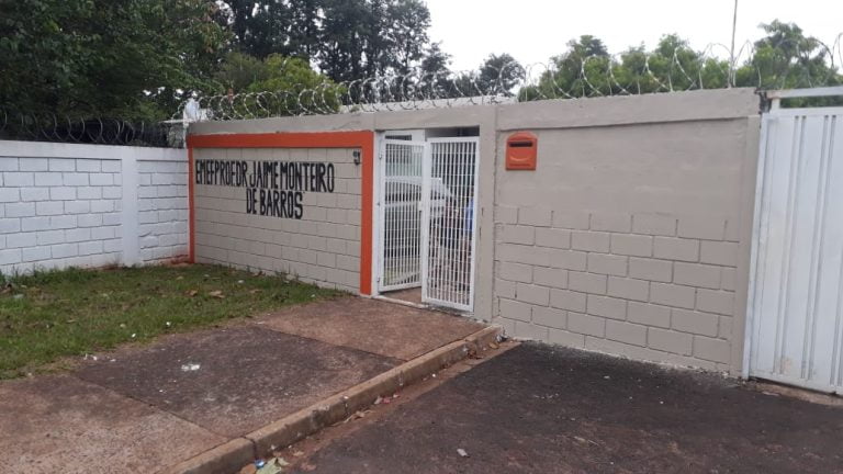 Criança de 6 anos sai sozinha de escola e é encontrada andando na marginal da Rodovia Anhanguera