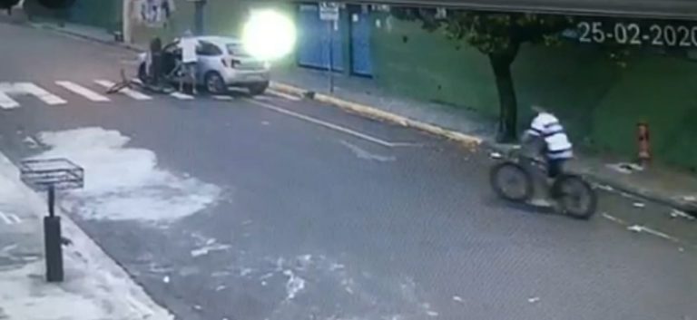 Mulher tem carro roubado ao sair de casa no Jardim Procópio
