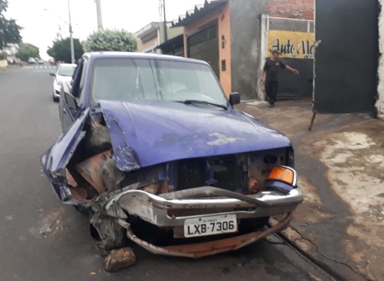 Acidente com caminhonete deixa uma pessoa em estado grave em Bonfim Paulista