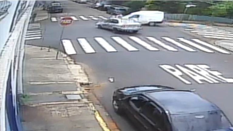 Vídeo | Onda de acidentes em cruzamento nos Campos Elíseos preocupa comerciantes e moradores