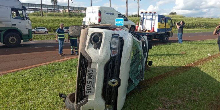Capotamento duplo interdita trânsito no trecho Sertãozinho – Ribeirão