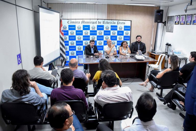 Sociedade aponta sugestões para ampliar transparência na Câmara