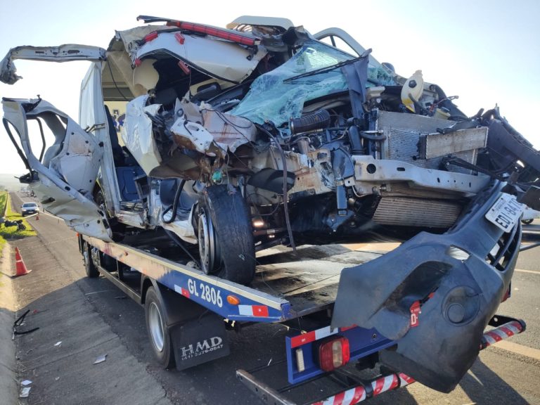 Paciente e filho morrem em colisão de ambulância com caminhão na rodovia Alexandre Balbo