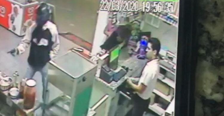 Dupla Criminosa rouba R$ 4 mil após assalto a mão armada em um posto de gasolina na cidade de Monte Alto