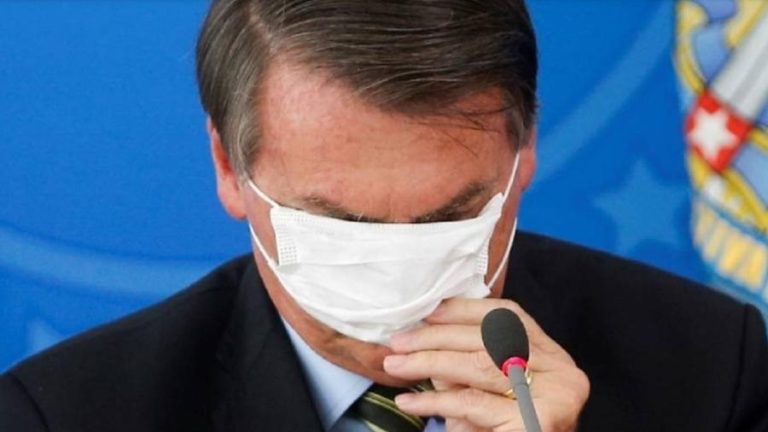 Covid-19 | Bolsonaro quer desobrigar uso de máscaras para vacinados e pessoas que já se contaminaram